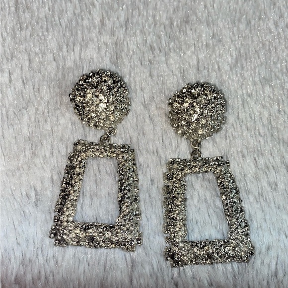 Statement geometric embossed silver textured earrings - Picture 2 of 4